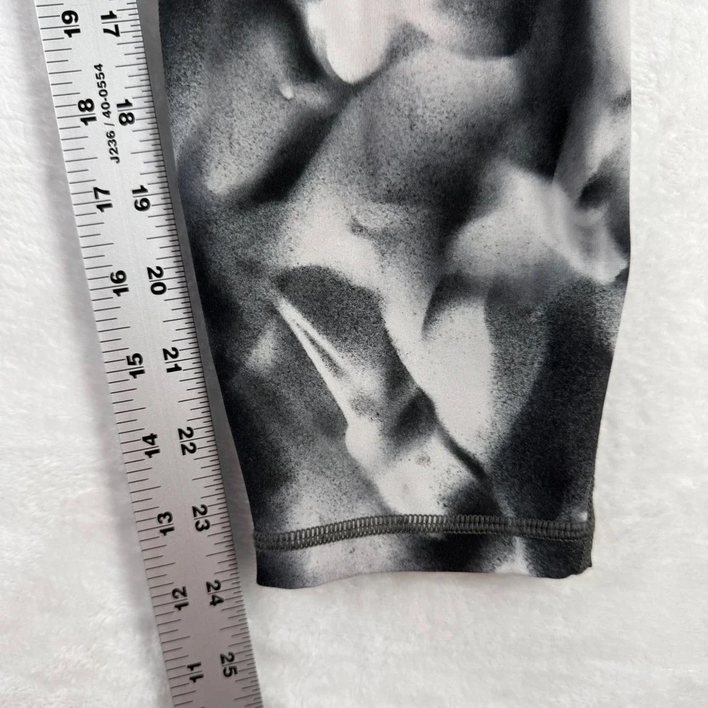 Lululemon High Rise Mesh Panel Leggings Abstract‎ Black White Grey Size 10